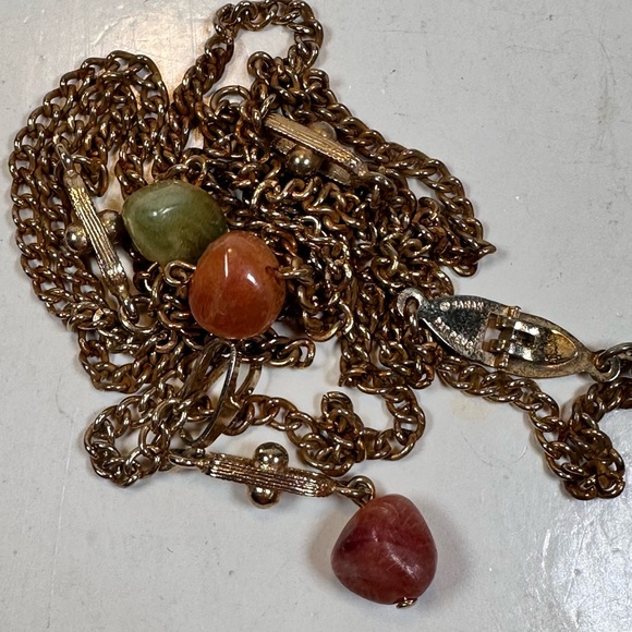 Vintage Sarah Coventry gold tone 16” chain with bead accents & 1 1/2” y drop - Picture 2 of 7
